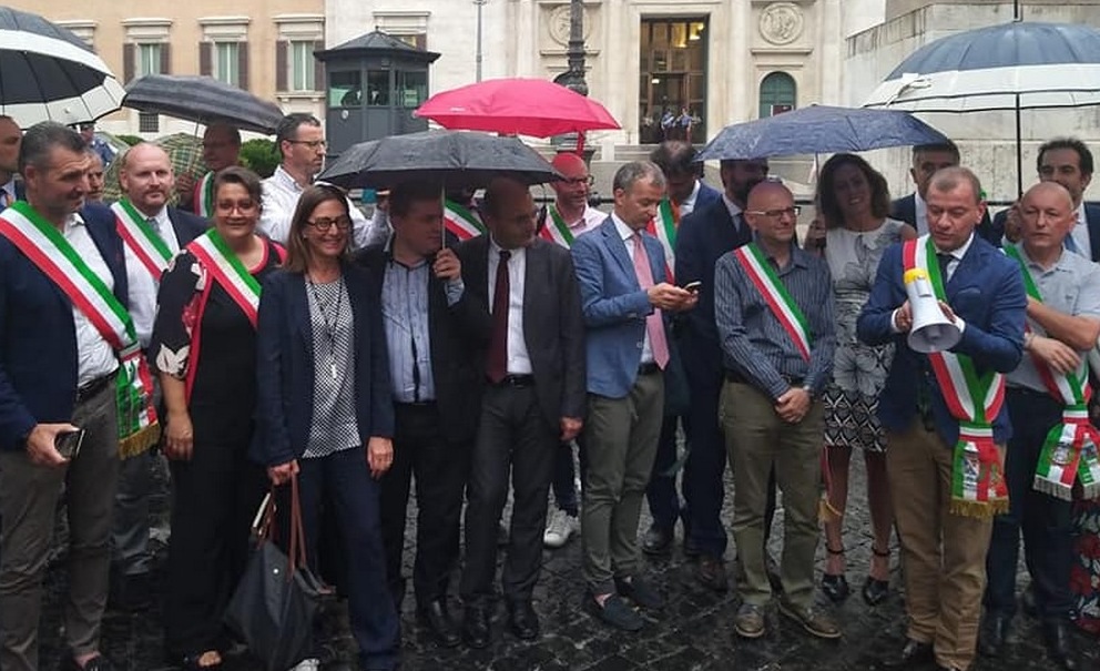 Ignesti a Montecitorio. Sit-In contro il taglio dei fondi per le fusioni