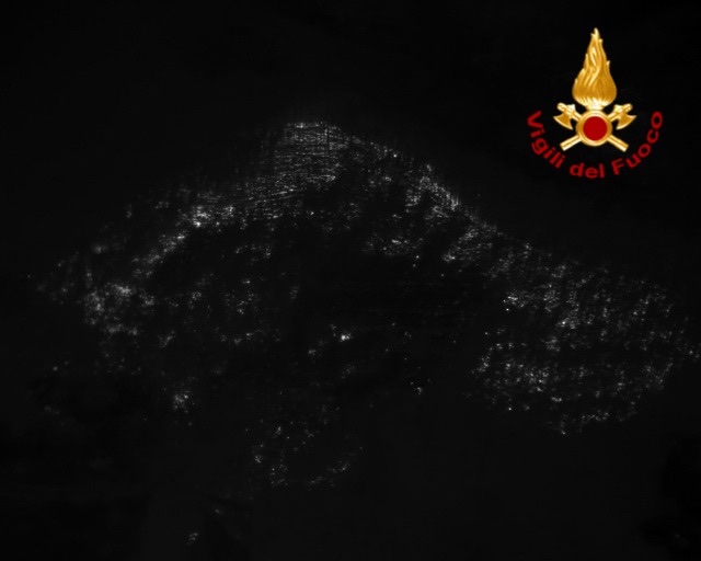 Incendio di Casaglia visto attraverso la telecamera termica dei Vigili del Fuoco. Il Video
