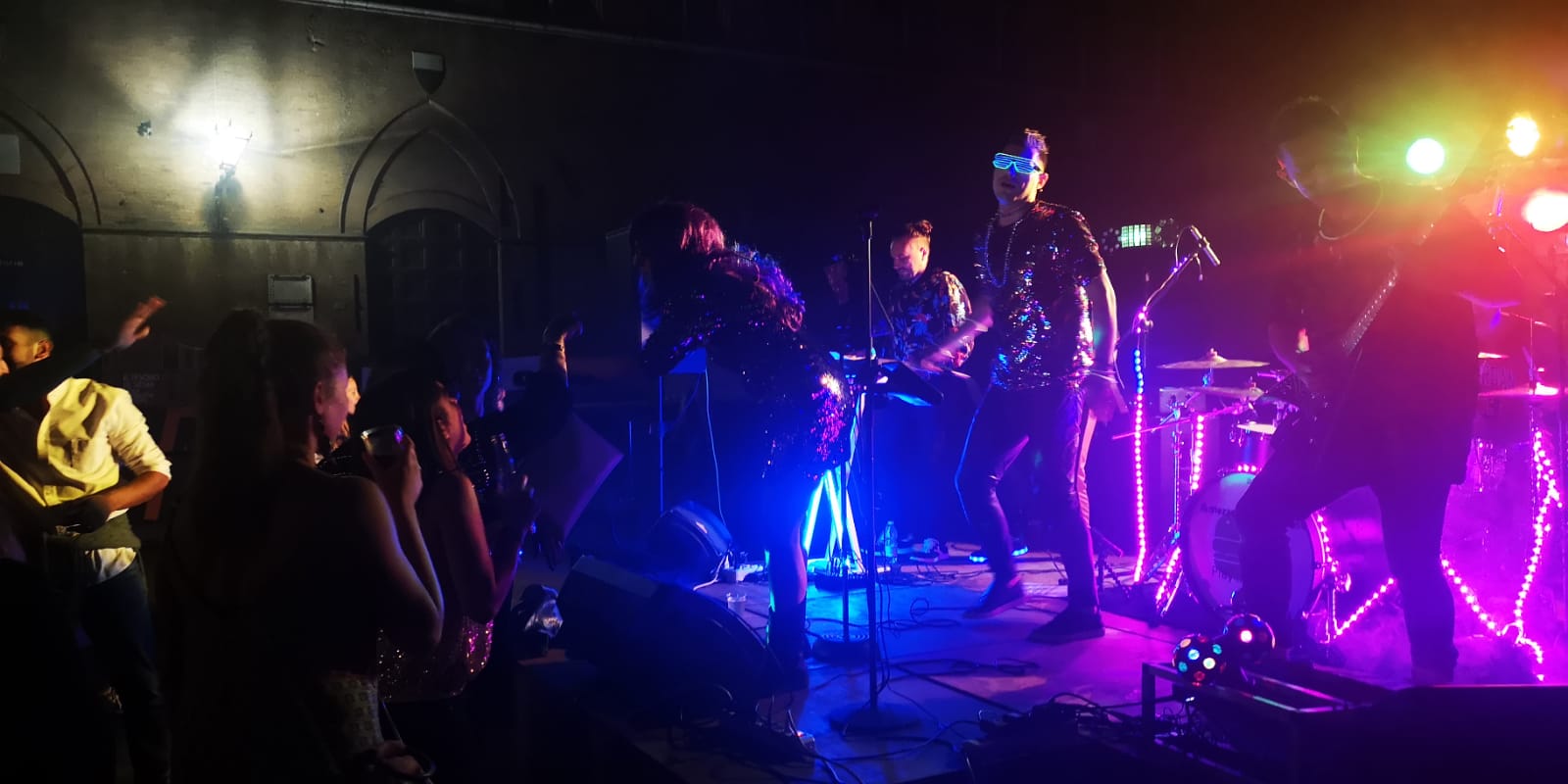 La band mugellana American Breakfast in concerto nella Nobile Contrada dell'Aquila a Siena