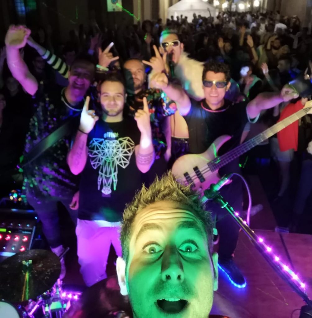 La band mugellana American Breakfast in concerto nella ""Nobile Contrada dell'Aquila"" a Siena