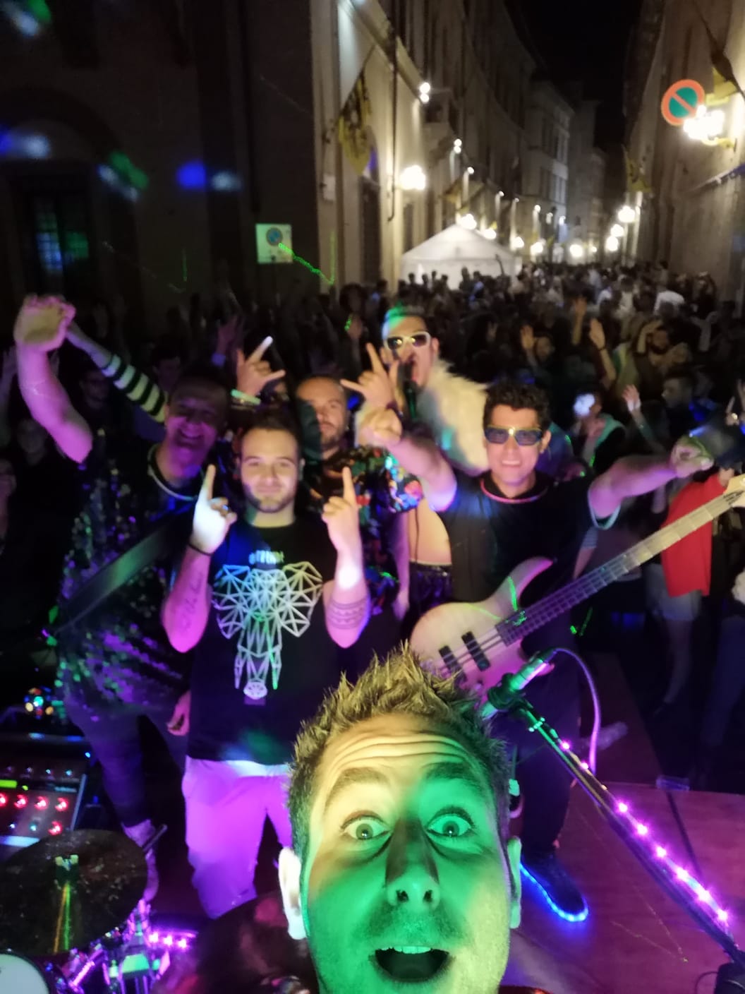 La band mugellana American Breakfast in concerto nella Nobile Contrada dell'Aquila a Siena