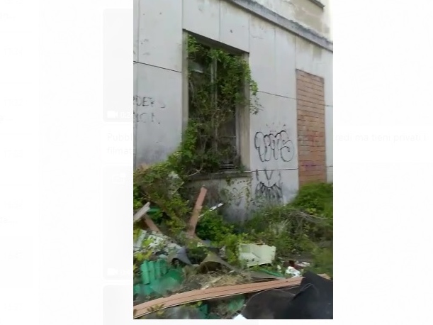 finestra con compensato