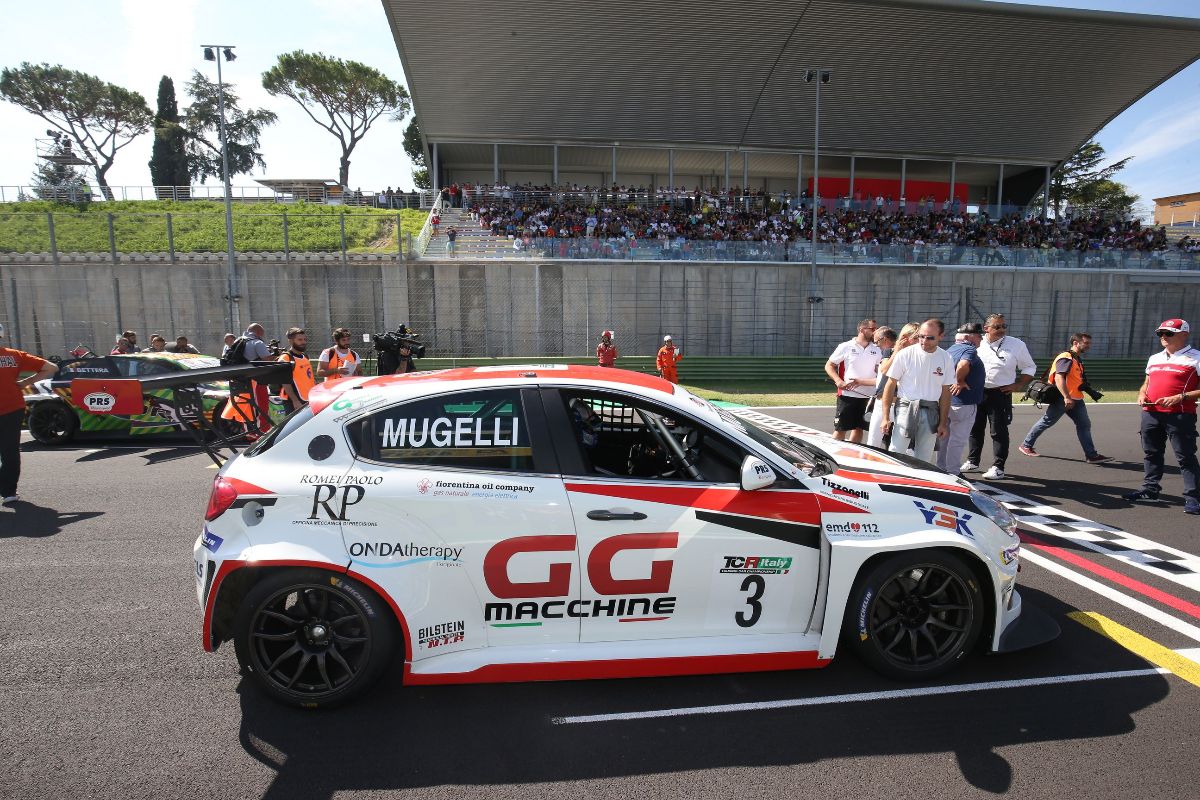 Mugelli conquista la gara 1 a Vallelunga. Il pilota toscano torna a vincere!