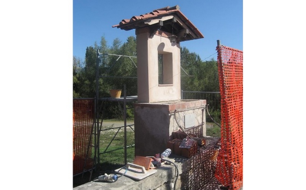 San Piero. Finalmente si restaura il tabernacolo del Ponte di Sieve