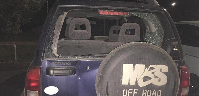 Vetro rotto a un'auto in sosta a Dicomano