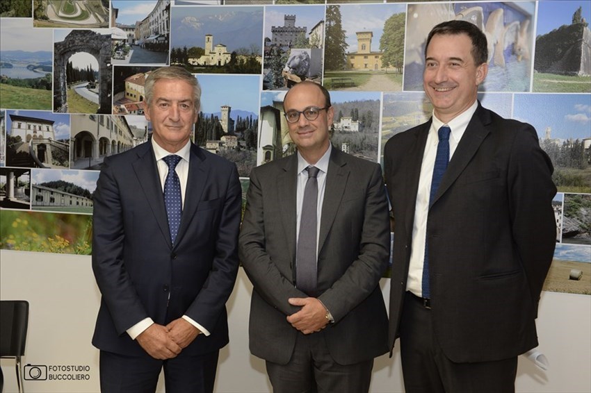(da sinistra a destra) Fabrizio Monsani, vicepresidente Confindustria Firenze, Gian Piero Moschetti, presidente Unione Montana dei Comuni del Mugello, Fabio Boni, presidente Sezione Territor