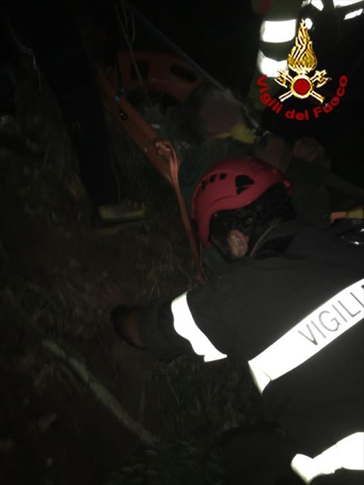 Il momento del recupero dell'uomo da parte dei VF