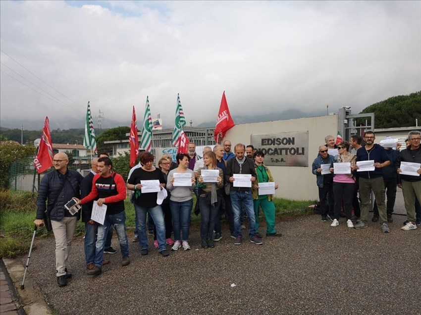 Presidio alla Edison Giocattoli, presente anche il sindaco Mongatti