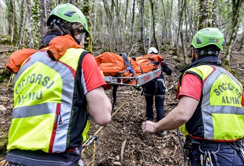 Soccorso alpino . soccorso a persona