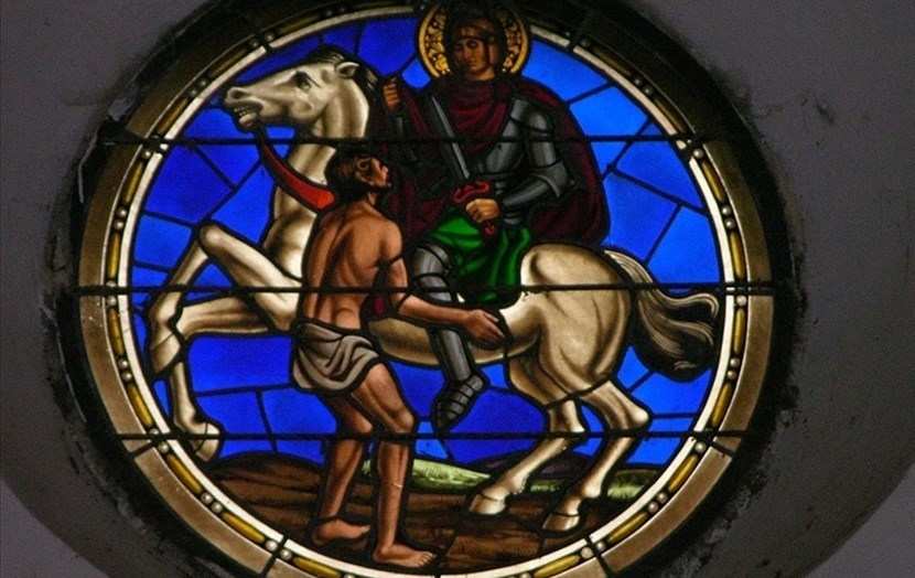 Vetrata alla chiesa di Salecchio, dedicata a San Martino