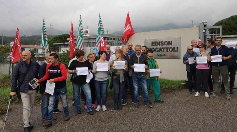 Il presidio dei giorni scorsi alla Edison Giocattoli