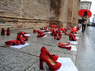 Violenza sulle donne - scarpe rosse