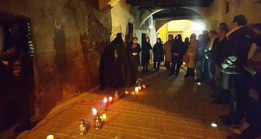 La passeggiata nel Borgo dei Misteri