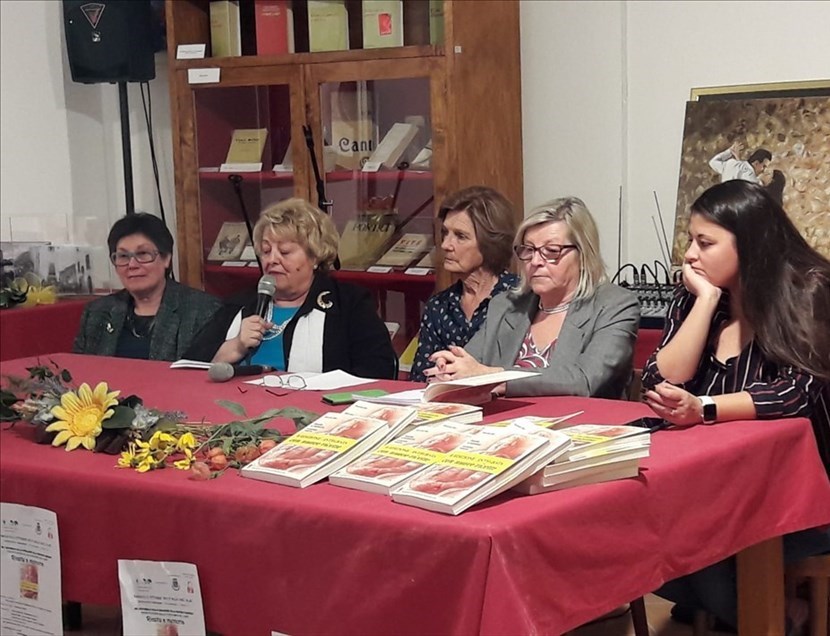 Cosiglio Fidapa Marradi - da sinistra Rosanna Billi, Anna Gentilini, Nella Scagliarini, Silva Gurioli e l'Assessore alla Cultura  Vittoria Mercatali