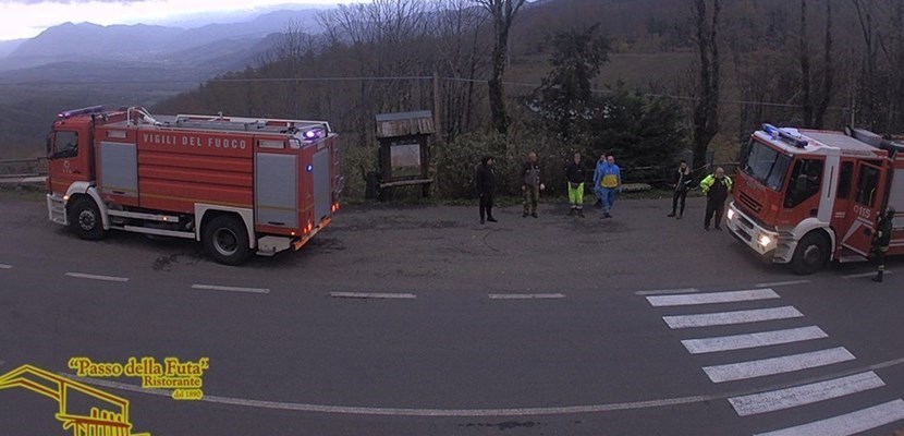 I mezzi impegnati fotografati dalla webcam sul passo della Futa
