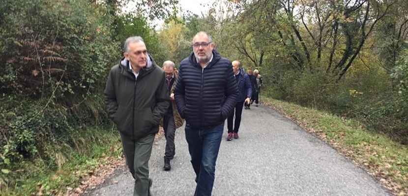 Barbiana. In corso la marcia in difesa di Don Milani