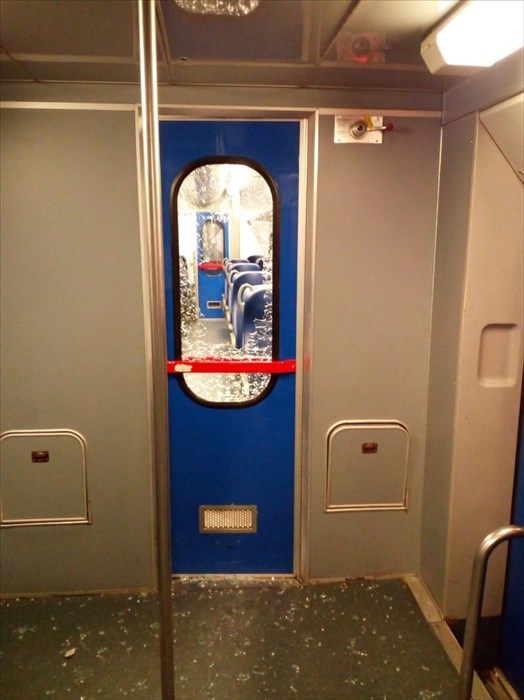 Treno vandalizzato
