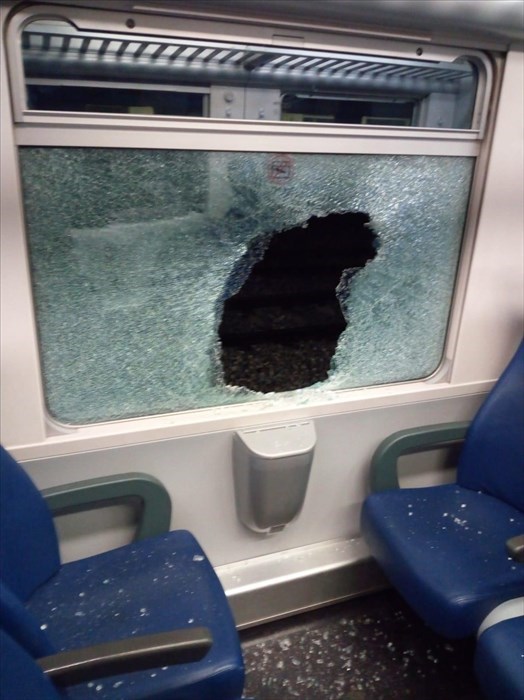 Treno vandalizzato