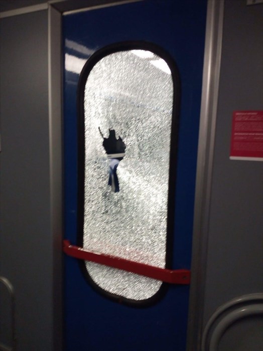 Treno vandalizzato