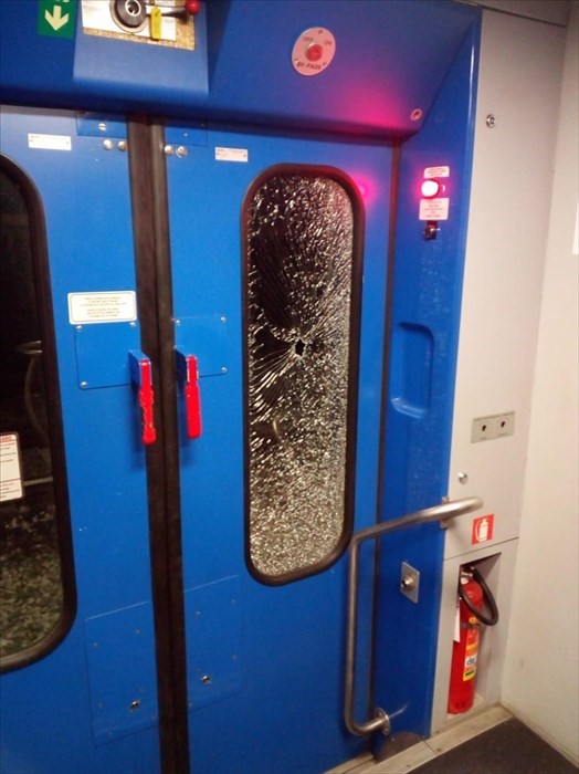 Treno vandalizzato