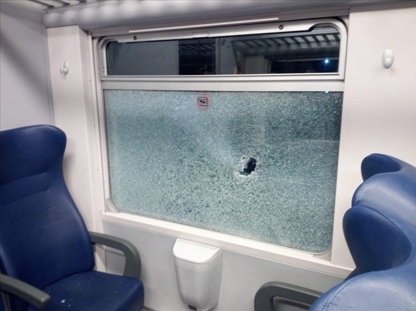 Treno vandalizzato