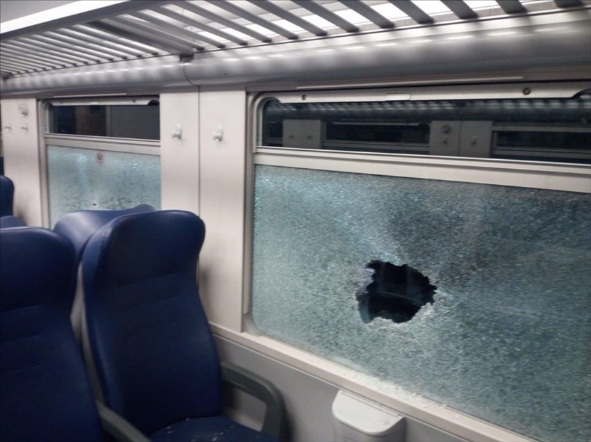 Treno vandalizzato