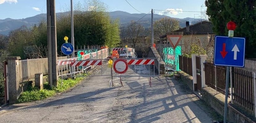 Il ponte chiuso a Vicchio