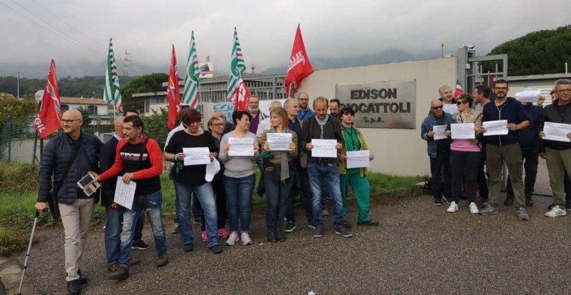 Presidio alla Edison Giocattoli, presente anche il sindaco Mongatti