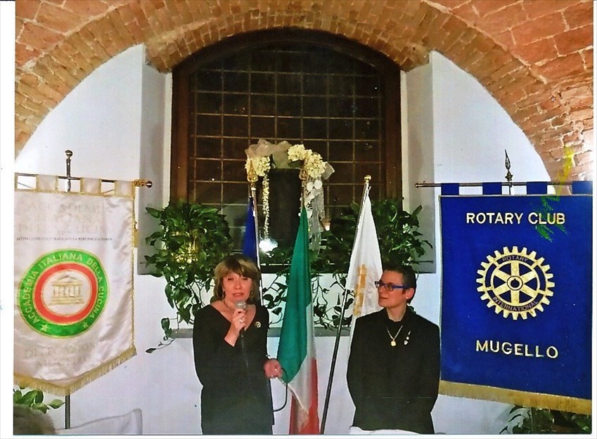 Fattoria il Palagio, a sx l’avv. Monica Sforzini della Delegazione del Mugello dell’Accademia della Cucina e Sabrina Landi Malavolti presidente del Rotary Club Mugello.