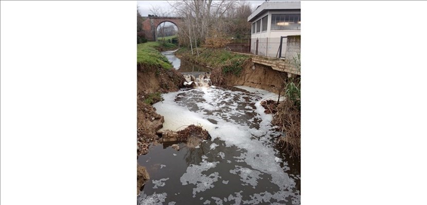 Il fiume con la schiuma... Accade oggi a Borgo