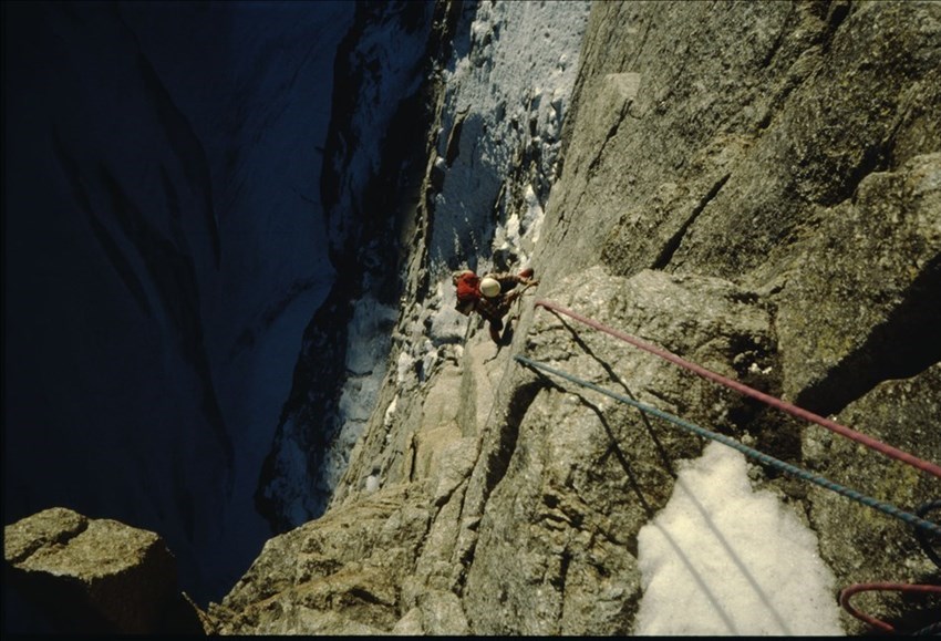 Le prime luci sulla parete