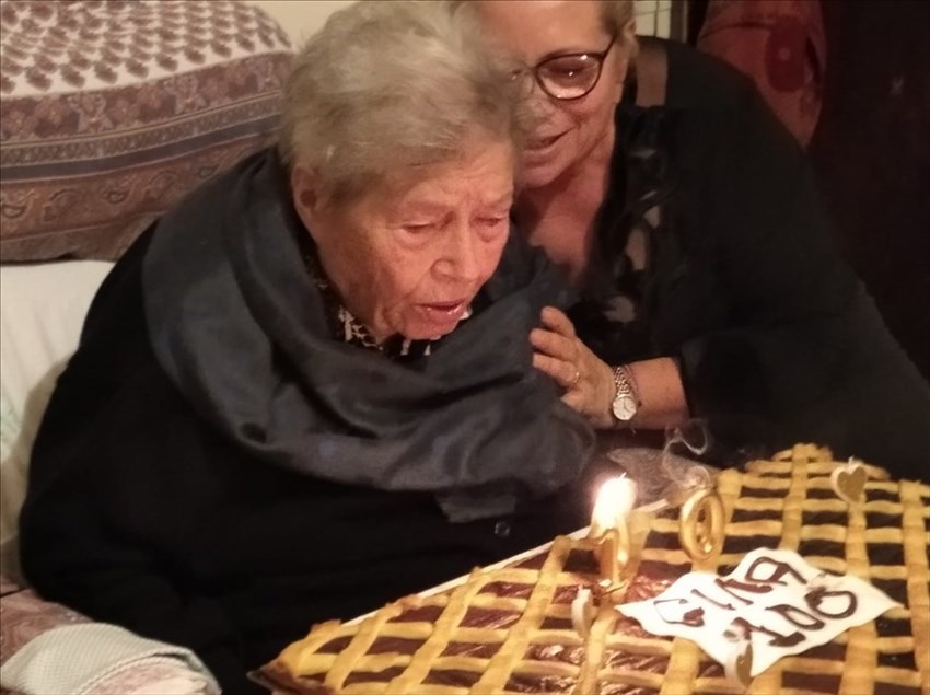 Gli auguri a nonna Gina