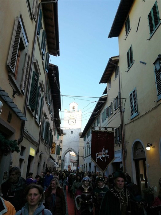 Una grande folla nel Corso Matteotti