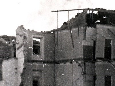 Immagine inedita del tragico bombardamento del 30 Dicembre 1943 - il palazzo Cipriani, in via Giotto Ulivi colpito dalle bombe