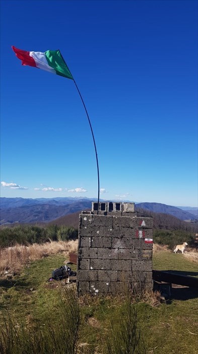 Tricolore sul Monte Gazzarro