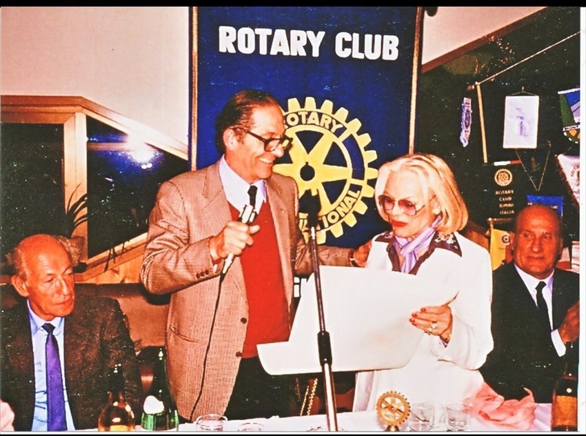 Celina Seghi premiata nel 1984 dal Rotary Club Mugello