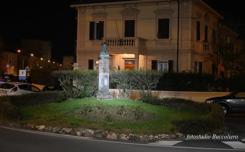 La nuova illuminazione  dell’aiuola di Cristo Re