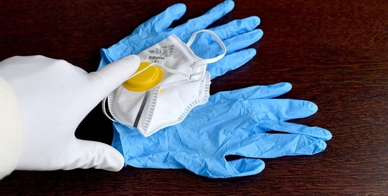 guanti e mascherine