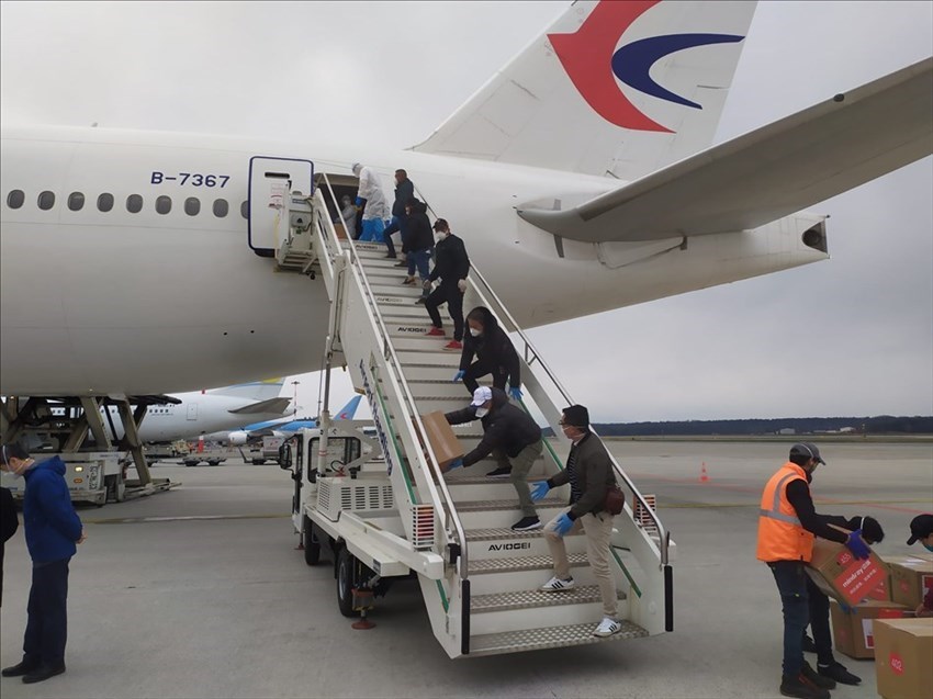 L'arrivo di dottori e prodotti medicali cinesi per la Toscana