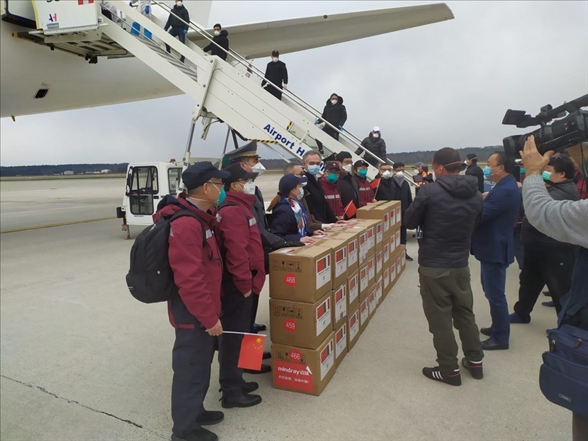 L'arrivo di dottori e prodotti medicali cinesi per la Toscana