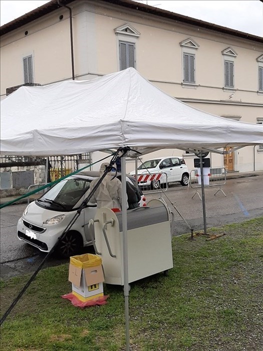 I tamponi in Piazza Dante