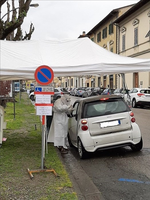 I tamponi in Piazza Dante