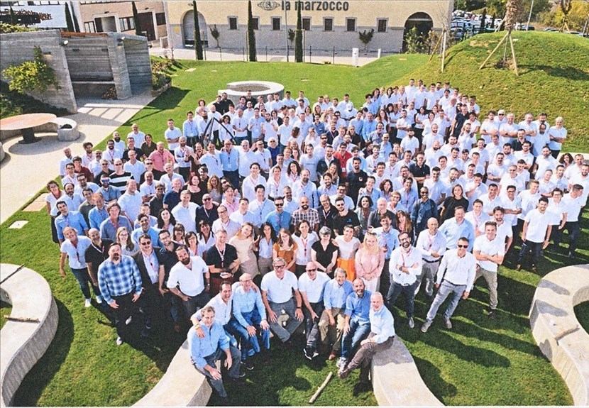 Le maestranze della Marzocco davanti all’Azienda  a La Torre in comune di Scarperia.