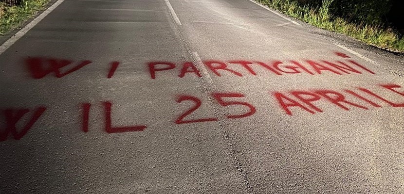 W il 25 Aprile. La Foto del Giorno scattata ieri sulla strada di Sagginale
