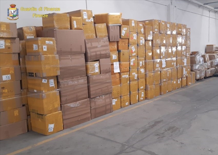 Coronavirus e criminalità: maxi-sequestro di mascherine e test sierologici rapidi irregolari