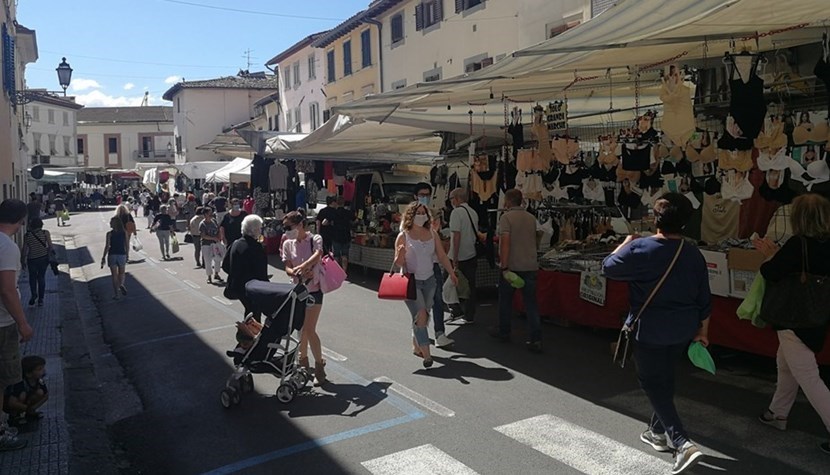 Mercato completo a Borgo