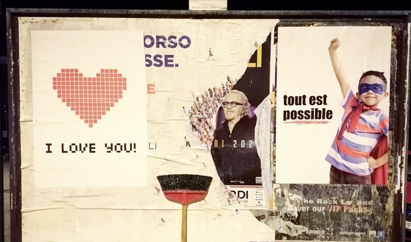 Quegli strani manifesti in Mugello, apparsi stanotte. Pubblicità o incoraggiamento?