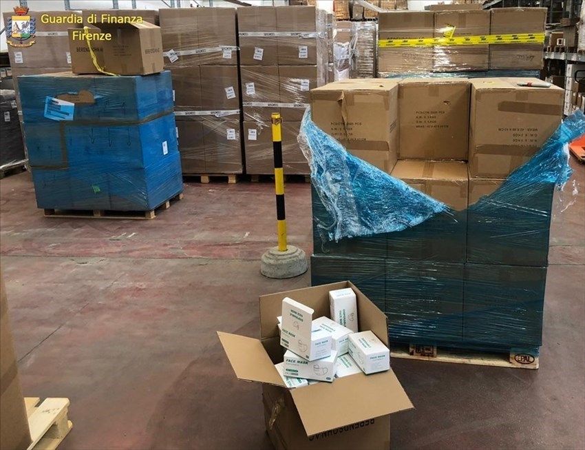 Maxi-sequestro di mascherine contraffatte