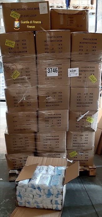 Maxi-sequestro di mascherine contraffatte