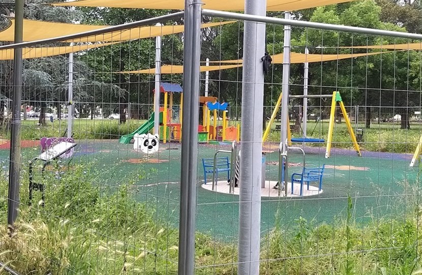 Quell'area giochi nuova e ancora chiusa a Borgo